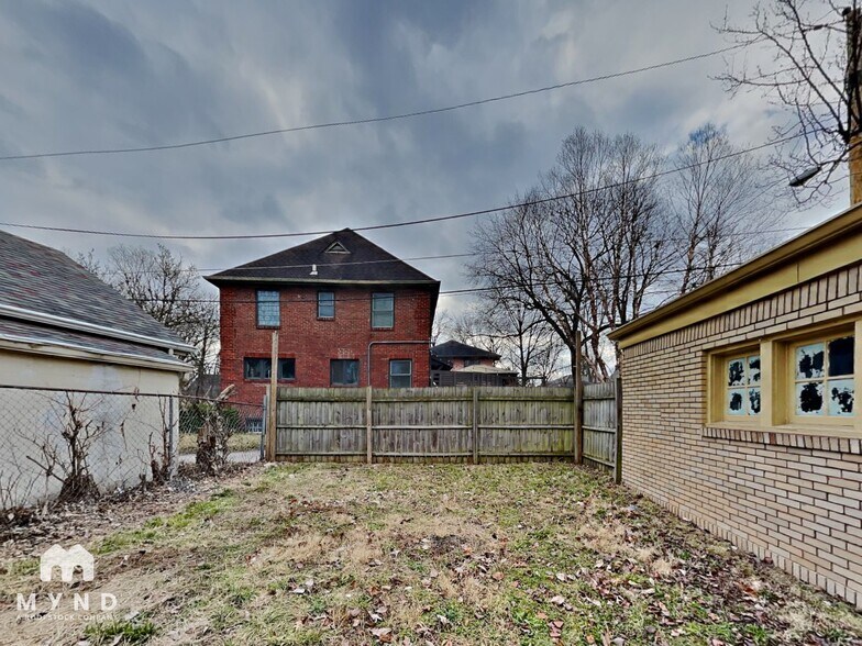 Building Photo - 563 E 37th St