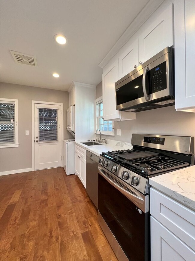 Building Photo - TENTATIVELY RENTED 2 Bedrooms, 1 Bathroom Charmer Near Downtown Napa