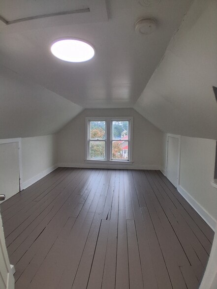 Bedroom 3, Level 3 - 245 E Ford Ave