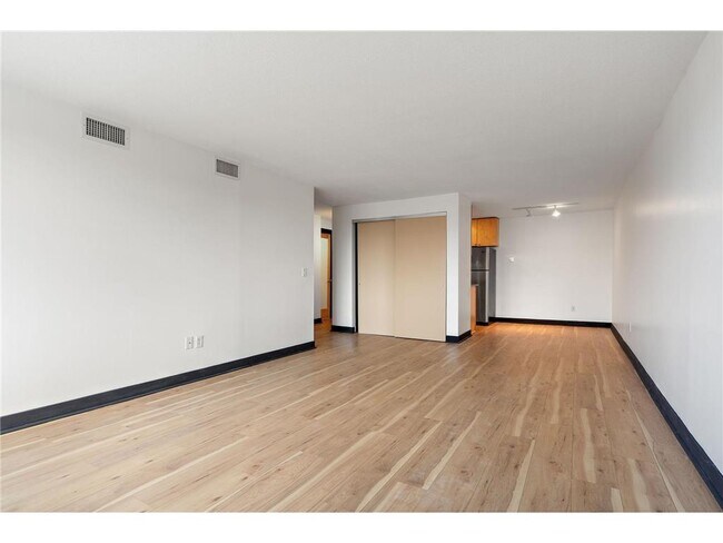 Building Photo - 2800 W 44th St