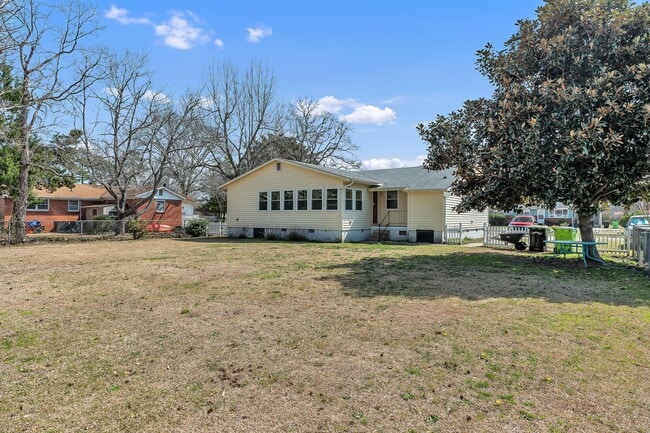 Building Photo - 306 Glancy St