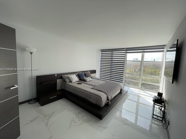 Building Photo - 2049 S Ocean Dr