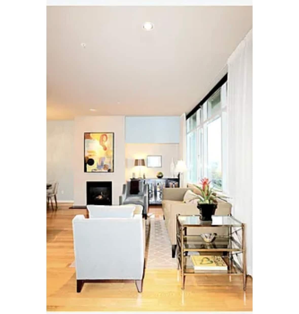 Building Photo - 1900 S River Dr