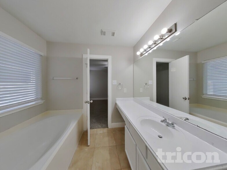 Building Photo - 18835 Atasca Oaks Dr