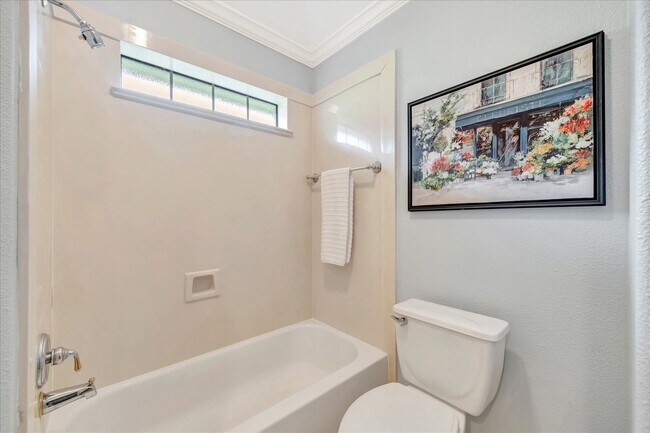 Building Photo - 2421 Baycrest Dr