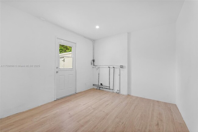 Building Photo - 1694 NE Orion St