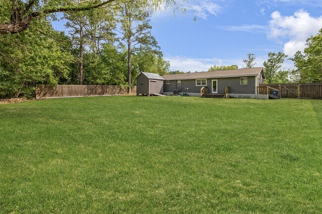 Building Photo - 16766 Lake Cir