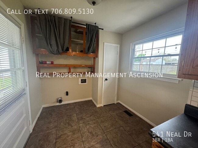 Building Photo - 541 Neal Dr