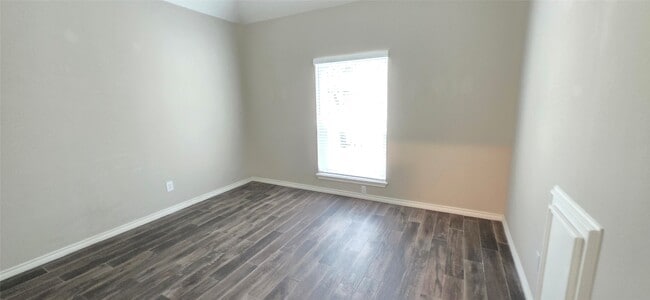 Building Photo - 1214 W Forest Dr
