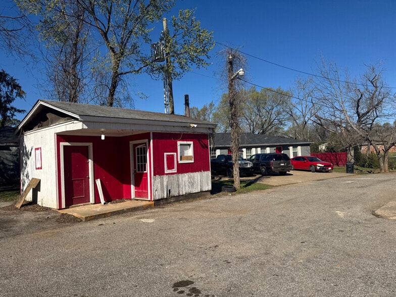 Building Photo - 701 Canada St