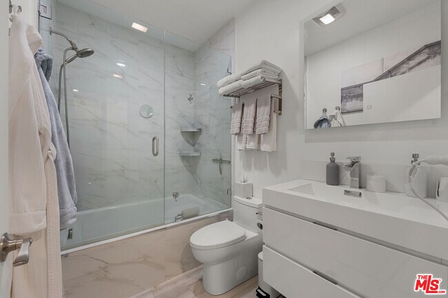 Building Photo - 8601 West Knoll Dr