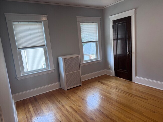 Building Photo - 398 Lovell St