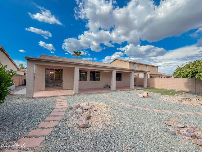 Building Photo - 203 W Cedar Dr
