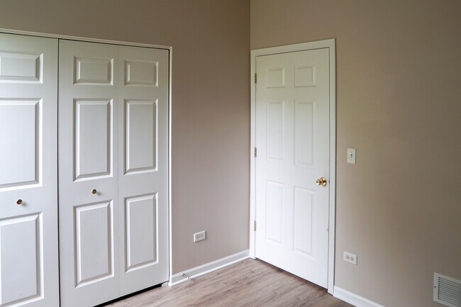 Building Photo - 1574 Millbrook Dr