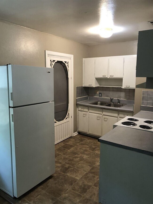 Building Photo - 1811 Atkamire Dr