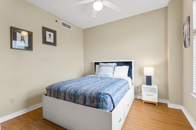Building Photo - Piazza Condo - Fully Furnished 2bd/2ba - S...