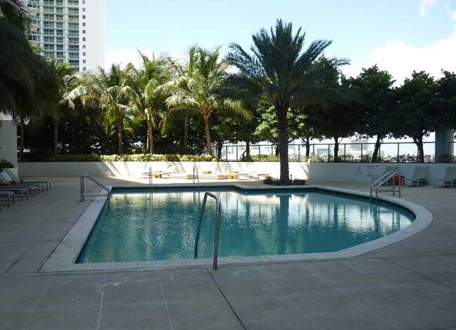 2 Pool - 1900 N Bayshore Dr