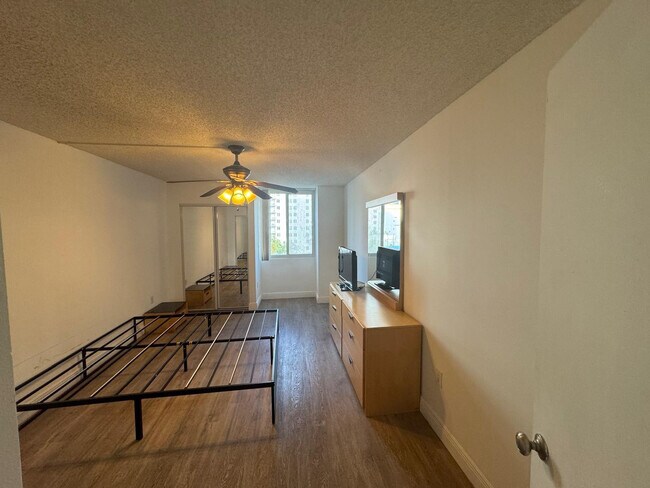 Building Photo - 850 N Miami Ave