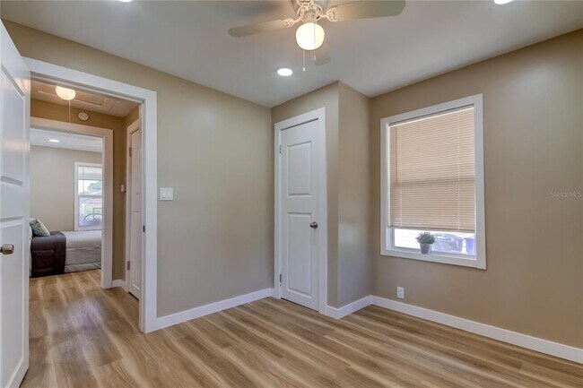 Building Photo - 1800 12th Ave S