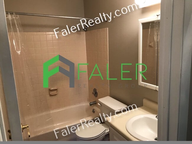 Building Photo - Beautifully Updated Second-Floor Condo