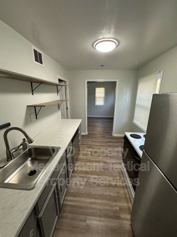 Building Photo - 12304 Kirton Ave