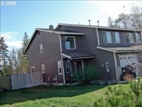 Building Photo - 2264 Southwest Reindeer Avenue