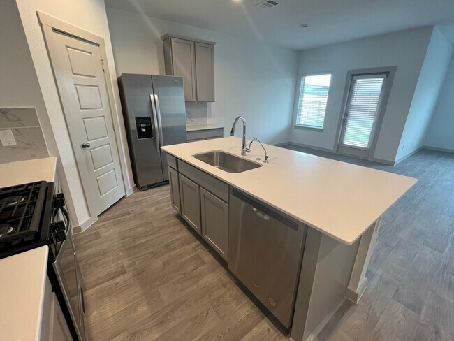 Building Photo - 7719 Brushwood Dr
