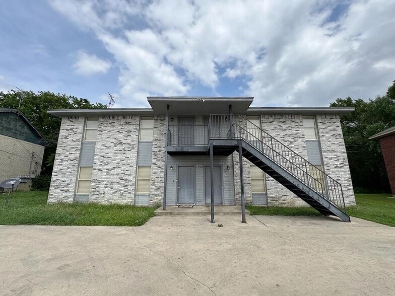 Building Photo - 1708 Benttree Dr