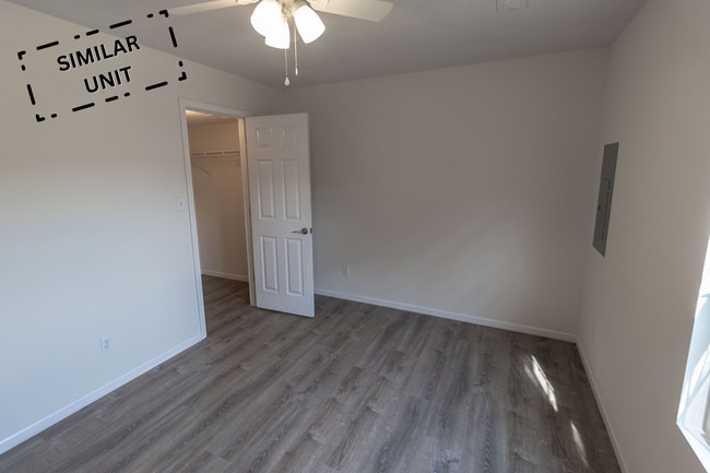 Building Photo - 3322 E St Charles Rd