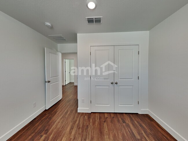 Building Photo - 6622 S 42nd Ln