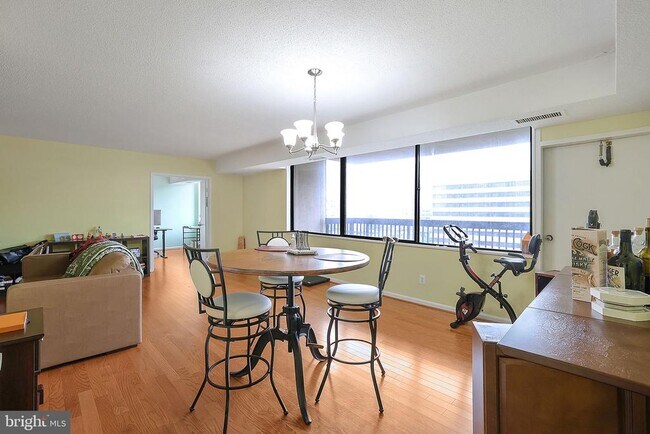 Building Photo - 3713 S George Mason Dr