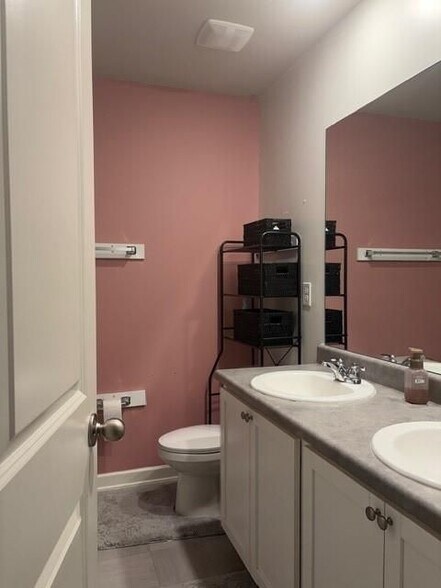 Building Photo - 1235 Brookstone Cir