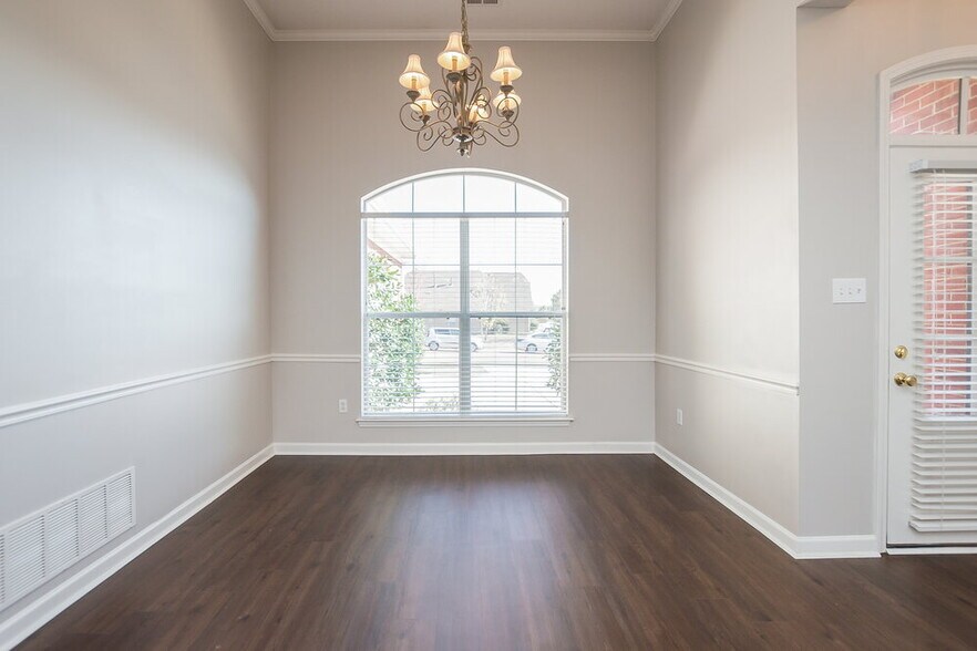 Building Photo - 5607 Antelope Cove