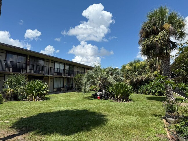 Building Photo - 7900 S Orange Blossom Trl