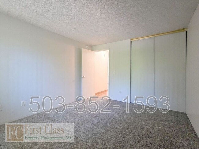 Building Photo - 3618 SW Beaverton Hillsdale Hwy