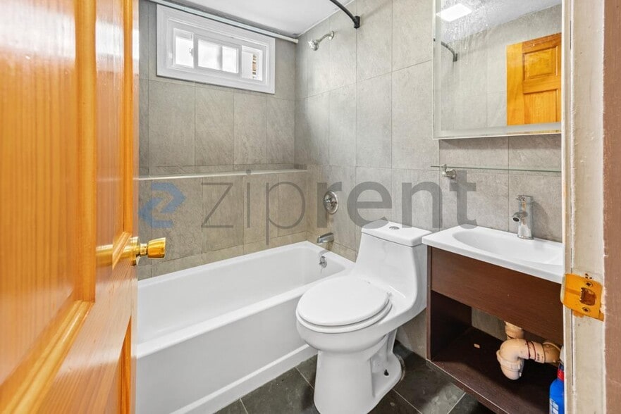 Building Photo - Unit 1
