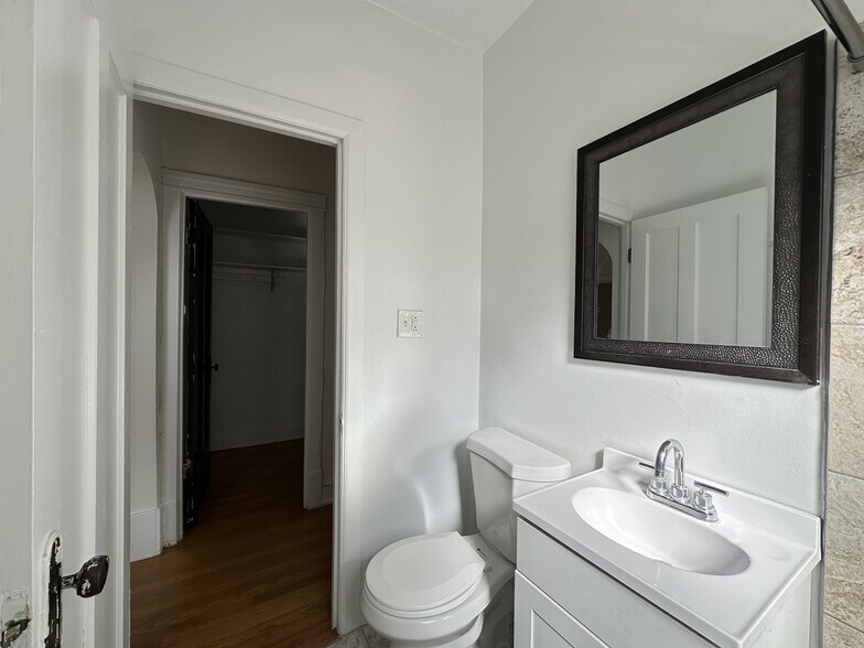 Building Photo - 6347 N Magnolia Ave