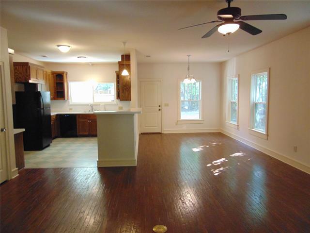 Building Photo - 10306 Country Club Dr