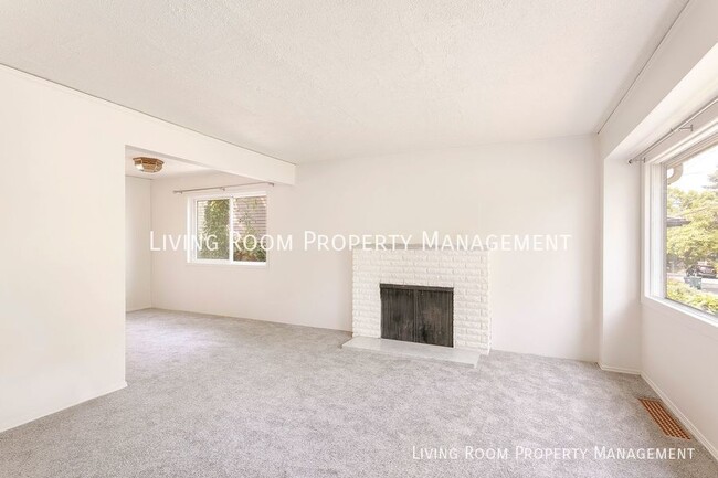 Building Photo - 3740 SE Tibbetts St