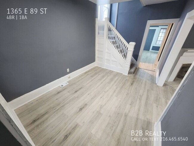 Building Photo - 1365 E 89th St