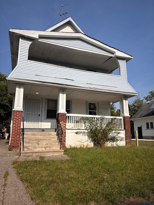 Building Photo - 3037 E 121st St
