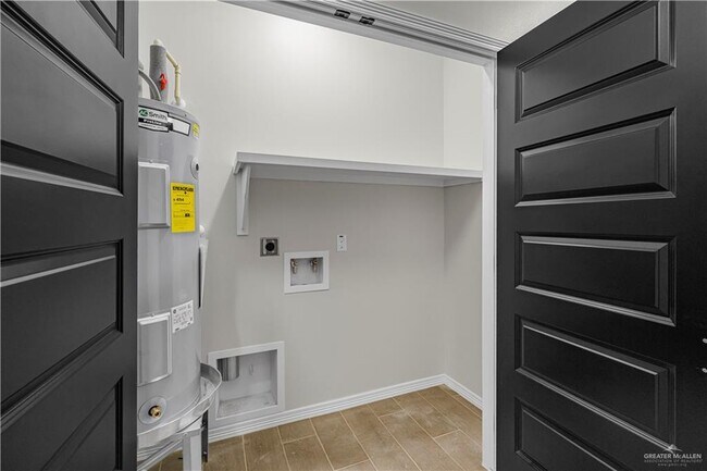 Building Photo - 10 Hidden Hls St