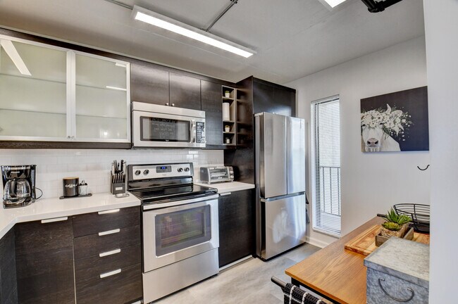 Building Photo - 17 Royal Palm Way