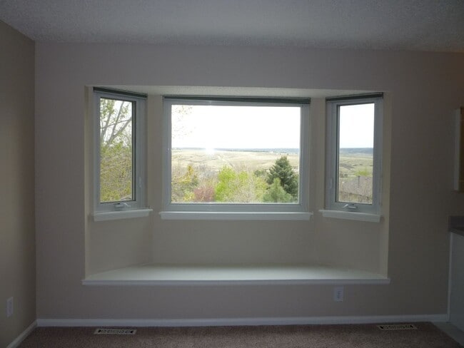 Building Photo - Parker Home in The Pinery!!