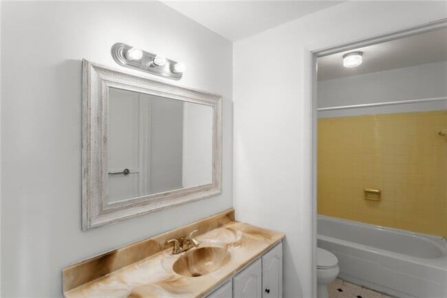 Building Photo - 310 Enright Ct