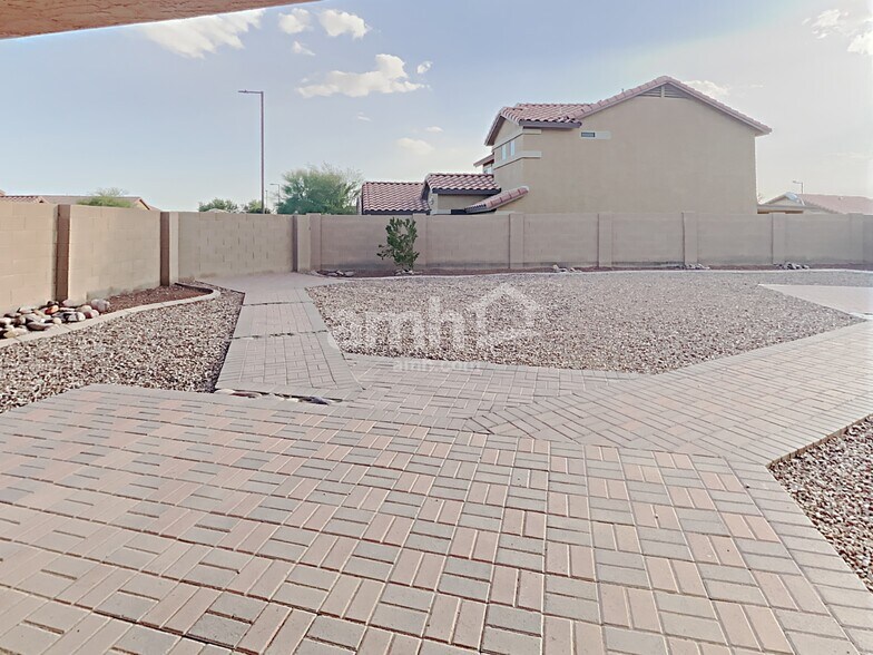 Building Photo - 25753 W Winslow Ave