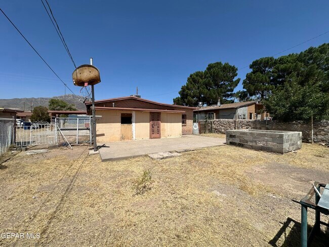 Building Photo - 8920 Kenneth St