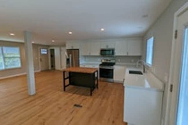 Building Photo - 4bd/2ba House in Fircrest