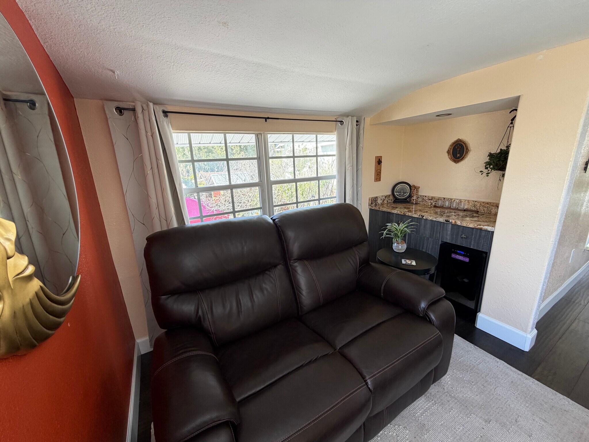 Building Photo - 203 W Crest Ave