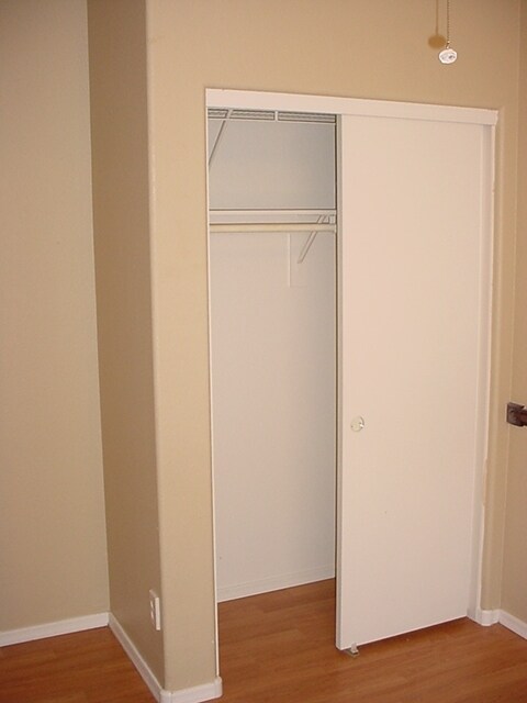 Building Photo - Fantastic home in gated Brenna Park.